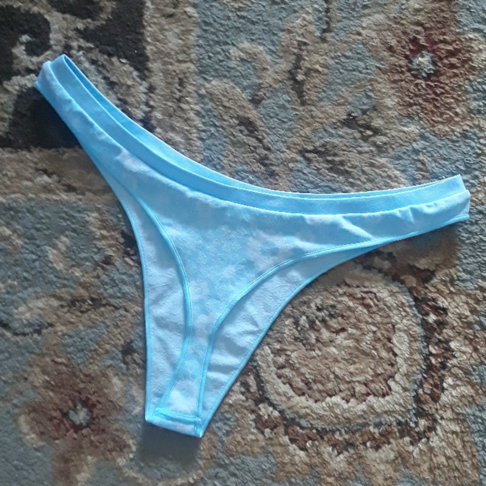 Pink VS thong - Picture 9 of 14